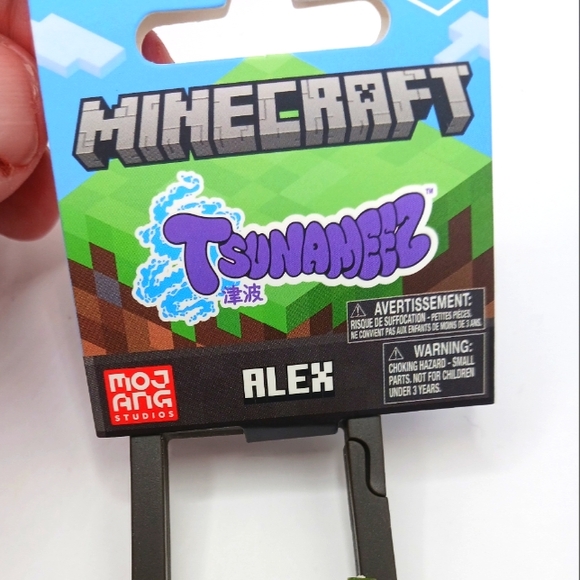 Minecraft Alex 4 " Clear Square Keychain +Creeper Metal Pin Badge New - Picture 3 of 9